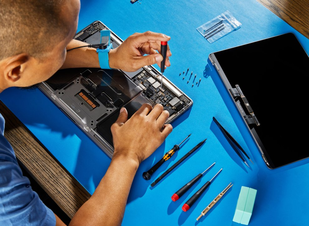 A2485 MacBook Pro 16 M1 Max İç Panel Değişimi Beylikdüzü