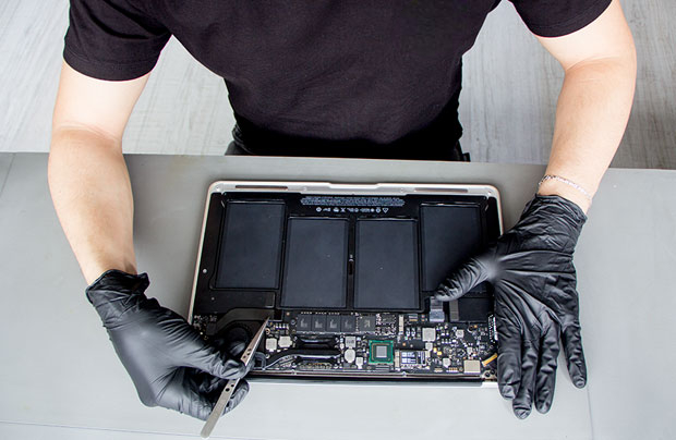 A2338 MacBook Pro 13 M2 İç Panel Değişimi Beylikdüzü