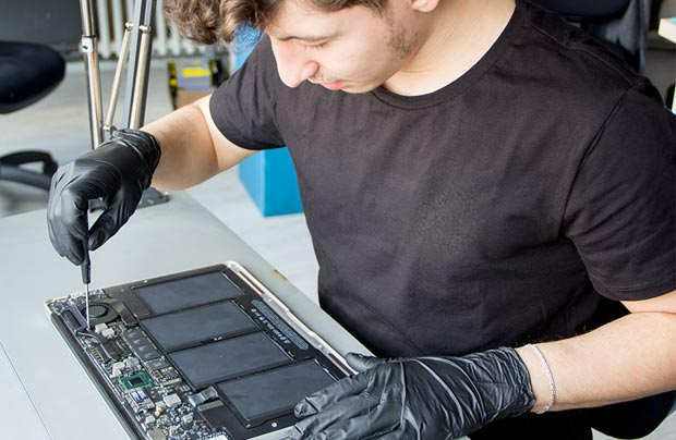 A2251 MacBook Pro 13 Intel İç Panel Değişimi Beylikdüzü